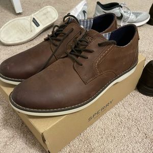 Men’s Sperry dress shoes. Size 9. Only worn once! Comes with box